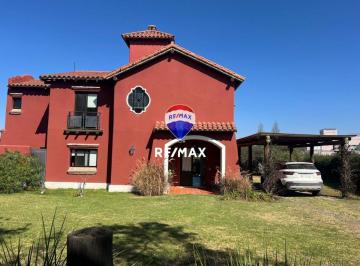 Casa · 220m² · 6 Ambientes · 2 Cocheras · En Venta Casa en El Tipal