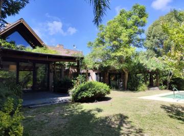 Casa · 226m² · 5 Ambientes · 2 Cocheras · Alquiler Casa 4 Dorm. en Colonia con Piscina