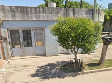 Casa · 124m² · 4 Ambientes · 1 Cochera · Venta Casa a Refaccionar en Esquina