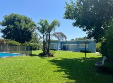 Casa · 2 Ambientes · 1 Cochera · Casa Quinta en Venta con Parque y Pileta