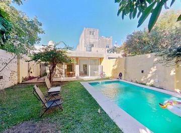 Casa · 200m² · 4 Ambientes · Venta Casa 4 Ambientes Jardín y Pileta Paternal