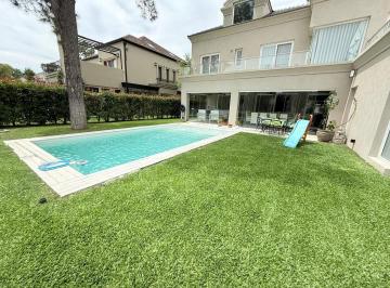 Casa · 430m² · 6 Ambientes · 6 Cocheras · Casa en Saint Thomas Este Oeste