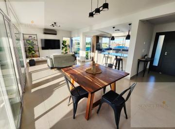 Casa · 144m² · 4 Ambientes · 4 Cocheras · Casa en San Sebastian