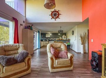 Casa · 196m² · 6 Ambientes · 1 Cochera · Venta Casa 6 Ambientes en Acantilados 400 m del Mar