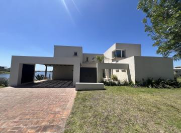 Casa · 1081m² · 7 Ambientes · 2 Cocheras · Casa en Puertos del Lago - Muelles