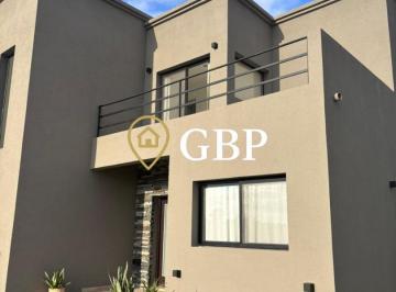 Casa · 235m² · 5 Ambientes · 4 Cocheras · Casa en Alquiler en Canning Barrio Privado Los Talas