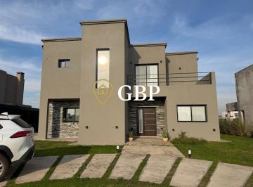 Casa · 235m² · 5 Ambientes · 4 Cocheras · Casa en Alquiler en Canning Barrio Privado Los Talas