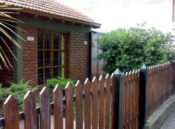 Casa · 200m² · 3 Ambientes · 1 Cochera · Alquiler Casa en Godoy Cruz