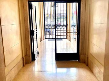 Hall · 3 Amb en Pb con 2 Patios Privados, Dependencia y Lavadero — Caballito
