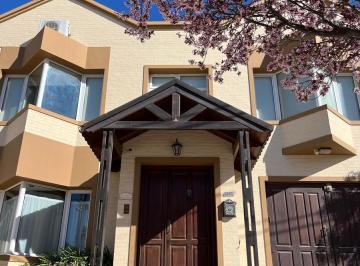 Casa · 277m² · 7 Ambientes · 1 Cochera · Vende Casa - Ubicación Privilegiada - Puerto Madryn
