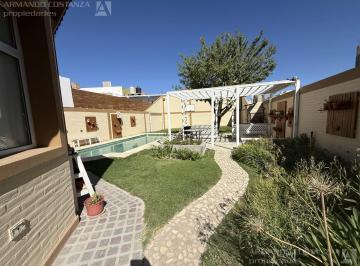 Casa · 277m² · 7 Ambientes · 1 Cochera · Vende Casa - Ubicación Privilegiada - Puerto Madryn