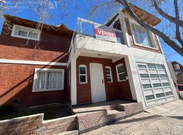 Casa · 200m² · 5 Ambientes · 1 Cochera · Vende Barrio Sur / Asfalto / Puerto Madryn