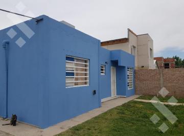 Casa · 352m² · 3 Ambientes · 3 Cocheras · Casa 2 Dorm. Loteo Venezia - Plottier - Patio - Lote Esquina