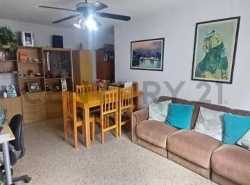 Departamento · 72m² · 4 Ambientes · Alquiler Apartamento 3 Dorm. 72 m² - Malvín Euskalerría 71 con Cochera