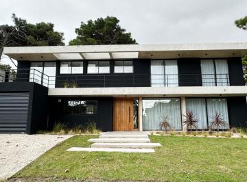 Casa · 275m² · 5 Ambientes · Casa en Venta en Pinamar a Estrenar - Pioneros