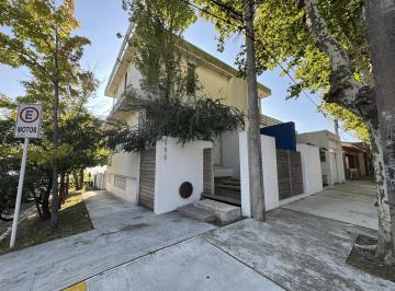 Casa · 400m² · 4 Ambientes · 1 Cochera · Moderna Casa de 3 Dorm. en Venta y Alquiler Sobre Rambla