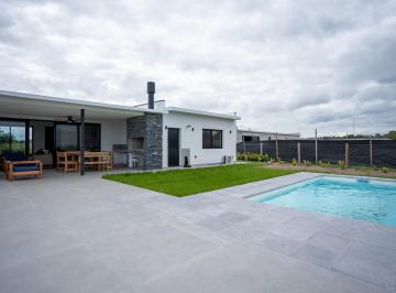 Casa · 128m² · 5 Ambientes · 1 Cochera · Casa a Estrenar de 3 Dorm. en Cuatro Soles (Colonia)