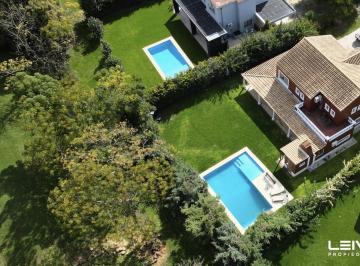 Casa · 264m² · 7 Ambientes · Casa en Barrio Los Eucaliptus, Haras Santa María