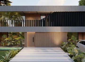 Casa · 700m² · 5 Ambientes · 1 Cochera · Casa en Punta del Este