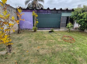 Casa de 3 ambientes, Esteban Echeverría · Venta de Dpto Tipo Casa, 2 Locales, 2 Depositos y Cocheras. Sobre 2 Lotes de 8.66x26.22.