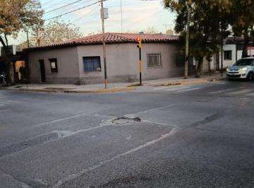 Casa de 5 ambientes, Pedro Molina · Casa en Venta en Esquina de Calle Pedro Molina y Lavalle