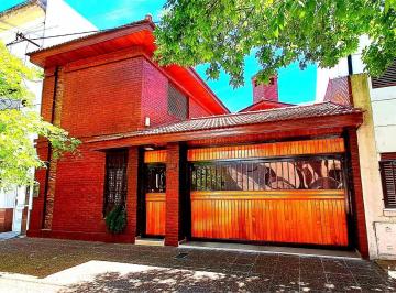 Casa · 287m² · 3 Dormitorios · 2 Cocheras · Casa en Venta de 3 Dorm. Parque y Quincho en La Plata