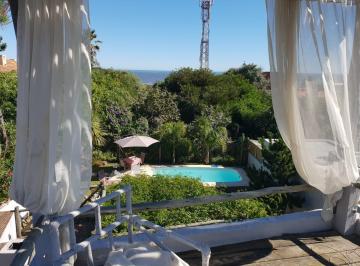 Casa · 360m² · 5 Ambientes · 1 Cochera · Casa en La Barra