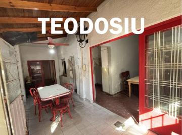 PH de 4 ambientes, Lanús · A Refaccionar // Hermosa Oportunidad. Fondo de 80 m²