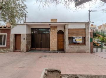 Casa · 186m² · 6 Ambientes · 1 Cochera · Oportunidad - Casa en Venta 6ta Seccion / 3 Dorm / 2 Baño / Cochera / Patio