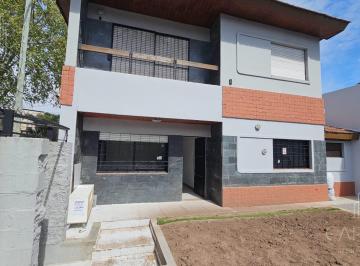 Casa · 130m² · 5 Ambientes · 1 Cochera · Casa 4 Ambientes San Andrés, en Alquiler (Solo Comercial) (Zona Agustiniano).
