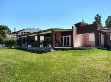 Casa · 206m² · 7 Ambientes · 4 Cocheras · Casa en Venta en Bialet Masse Cordoba con Pileta Parque