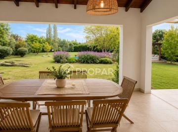 Casa de 6 ambientes, San Lorenzo Chico · Propar Inmobiliaria Casa en Venta en Club de Campo San Lorenzo Chico, Salta
