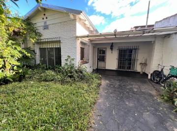 Casa de 3 ambientes, San Isidro · Martínez: Sólida Casa S/lote de 8,66x20,30. 3 Amb con Patio, Terraza Ideal Ampliación. a 4 Cdras Av