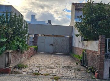 Bodega-Galpón de 3 ambientes, La Plata · Depósito de 135 m² con Oficina y Entrepiso - La Plata