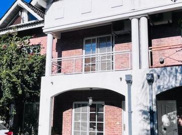Casa · 127m² · 6 Ambientes · 2 Cocheras · Venta Casa Tipo Triplex