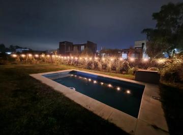 Casa · 130m² · 4 Ambientes · 4 Cocheras · Casa en Venta en Pilar del Este, Pilar, G. B. a. Zona Norte