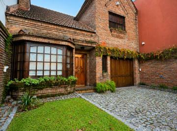 Casa de 5 ambientes, Villa Devoto · Venta Chalet 5 Amb con Dependencia, Quincho, Pileta, Parque, Garage Para 2 Autos.
