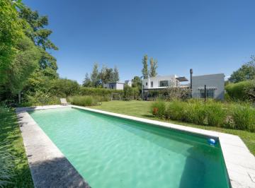 Casa · 257m² · 4 Ambientes · 4 Cocheras · Casa en Venta, 4 Ambientes. Santa Maria de Tigre
