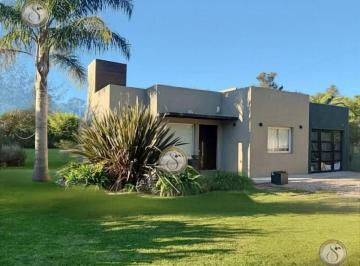 Casa · 98m² · 3 Ambientes · 2 Cocheras · Casa en Venta en Barrio El Sosiego - Reserva Forestal