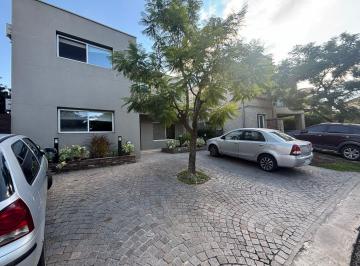 Casa · 230m² · 7 Ambientes · 3 Cocheras · Casa en Venta. Barrio Isla del Sol