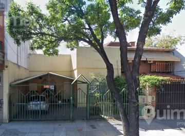 Casa · 180m² · 6 Dormitorios · 1 Cochera · Excelente Casa con Destino Comercial, Lote Propio