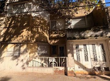 Casa · 232m² · 9 Ambientes · 1 Cochera · Casa en Venta 6 Dorm. Cochera Abasto