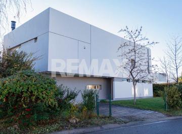 Casa · 328m² · 5 Ambientes · 1 Cochera · Alquiler Casa Gerencial 4 Dorm Comahue Golf Club