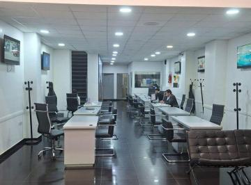Local comercial · 230m² · Alquiler Local Excelente Estado Bajas Expensas