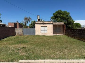 Casa · 44m² · 2 Ambientes · Se Vende Casa a Reciclar S/gran Terreno
