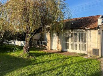 Casa · 136m² · 3 Ambientes · 1 Cochera · Casa Dos Dorm. en Venta Fisherton