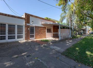Casa · 125m² · 5 Ambientes · 1 Cochera · Venta Casa 2 Dorm. + Local