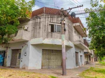 Casa · 387m² · 8 Ambientes · 1 Cochera · Casa en Venta con 2 Locales en Pb + Terraza
