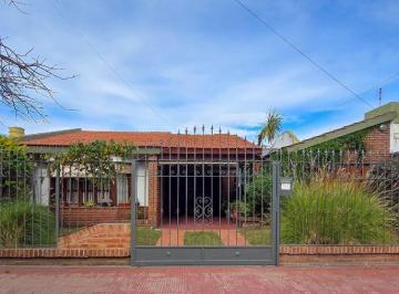 Casa de 5 ambientes, Córdoba · Bajo Palermo Casa en Venta 3Dorm. 170 m² Piscina/asador Cochera Doble Paralela