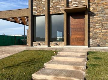 Casa de 5 ambientes, Carrodilla · Casa con 3 Dorm. en Venta en Gran Boedo Luján de Cuyo